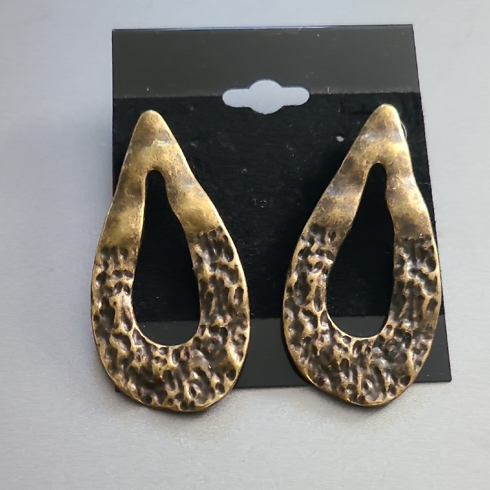 Gold Textured Teardrop Earrings Vintage‎